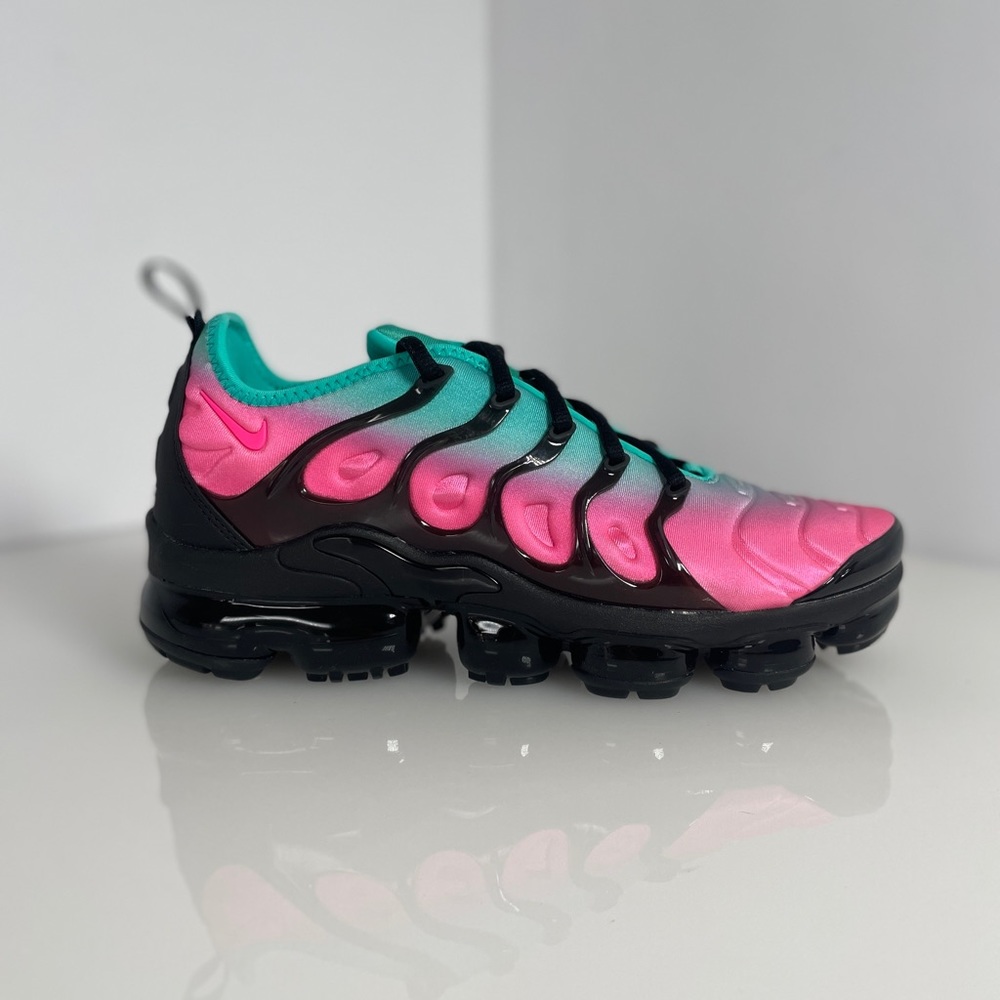 Nike Womens Gradient Pink Teal Black Air VaporMax Plus Sneakers